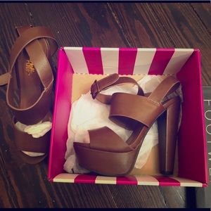 Chunky platforms / heels